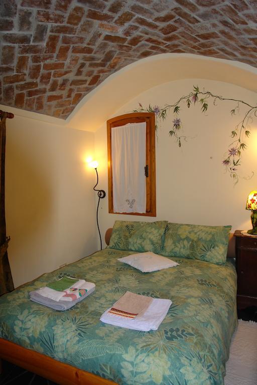 B&B Il Libro Verde Dolceacqua Eksteriør billede