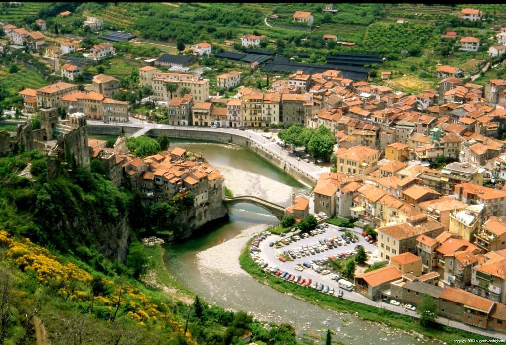 B&B Il Libro Verde Dolceacqua Eksteriør billede