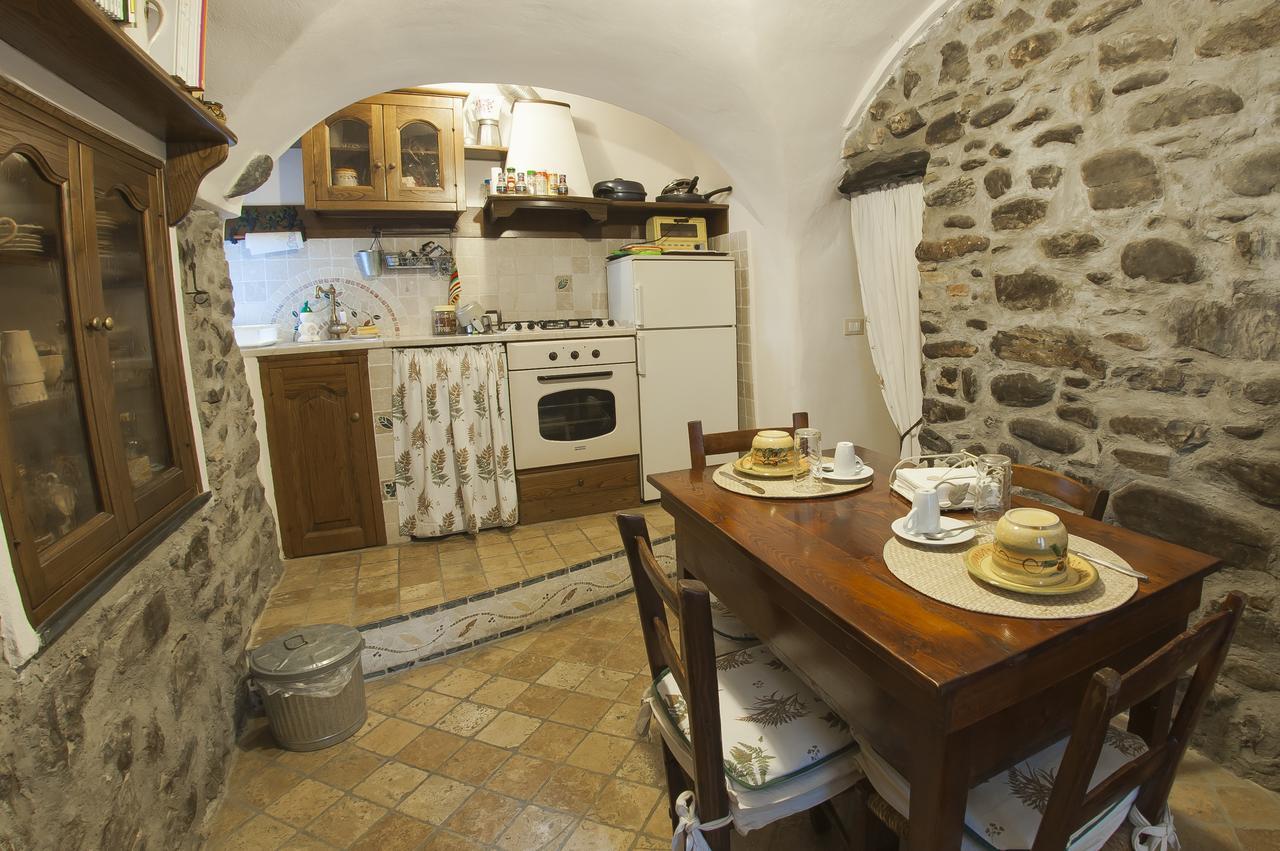 B&B Il Libro Verde Dolceacqua Eksteriør billede